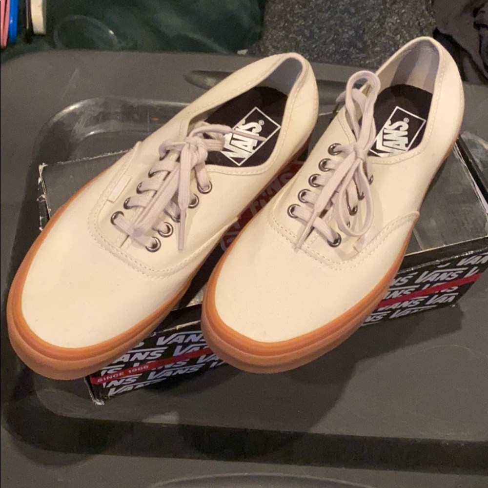 COPY - Brand new off white Vans with gum sole.